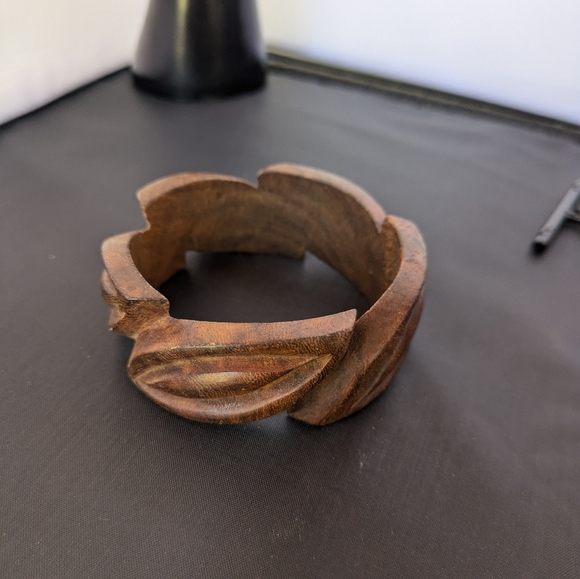 Vintage Thick Carved Wooden Bracelet Leaf Boho Wide Chunky Bangle - Picture 2 of 5